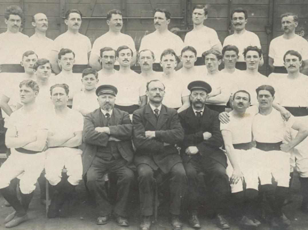 Gymnastes en tenue de travail - 1910